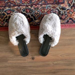 UO Lola slide slipper (size 6)